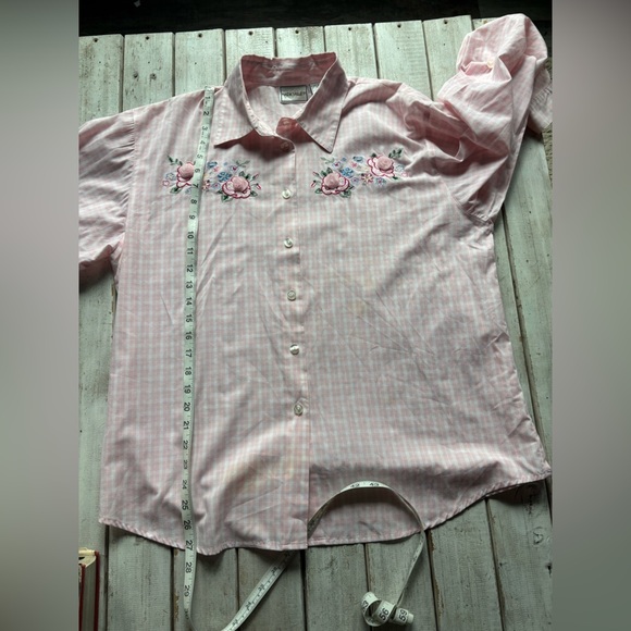 Napa Valley | Gingham | Button-Up | Embroidered | Garden Theme | Embellished | L - Picture 3 of 11